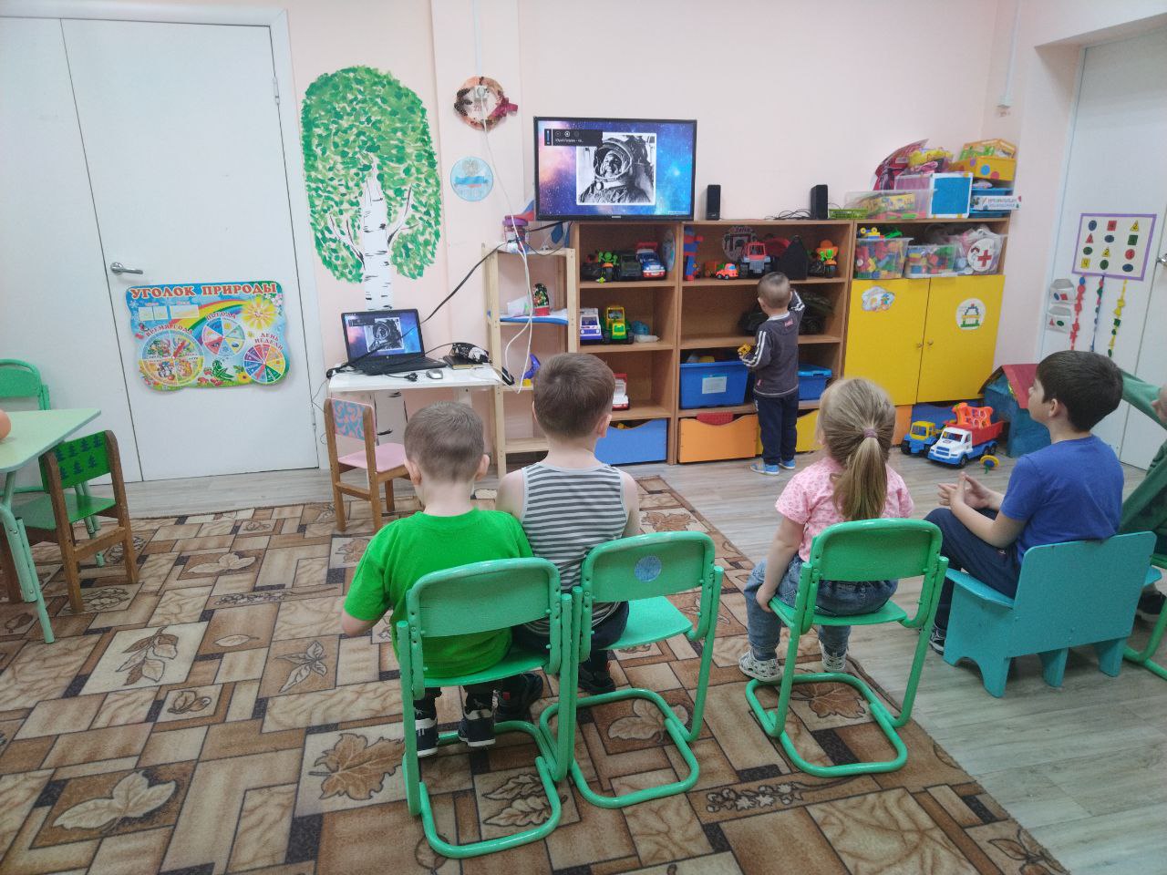 День космонавтики.