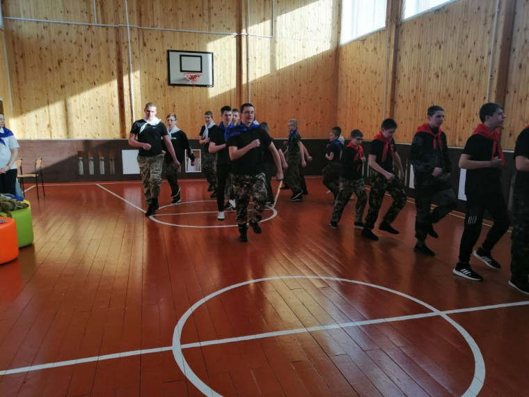 Военно-спортивный конкурс среди мальчиков.